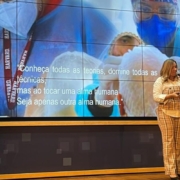 Dra Lidia Henninger em um Evento de Harmonização orofacial A Importância da Participação em Congressos e Eventos de Harmonização Orofacial